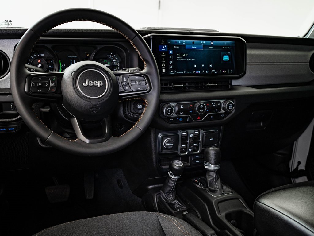 Used 2024 Jeep Wrangler Unlimited image 4