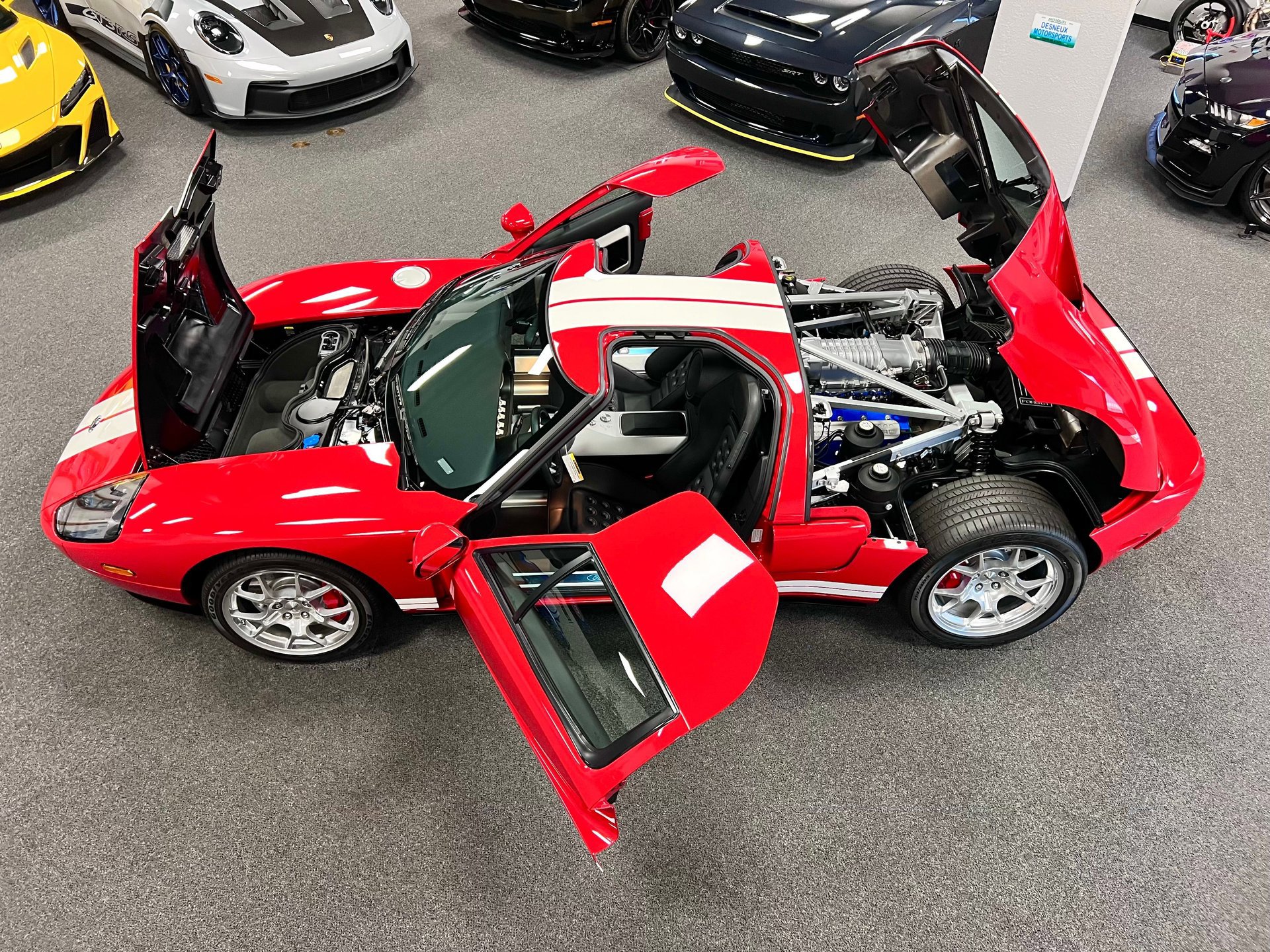 Used 2005 Ford GT RWD image 10