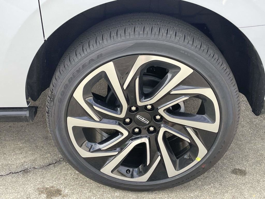 New 2026 Lincoln Navigator L Reserve image 9