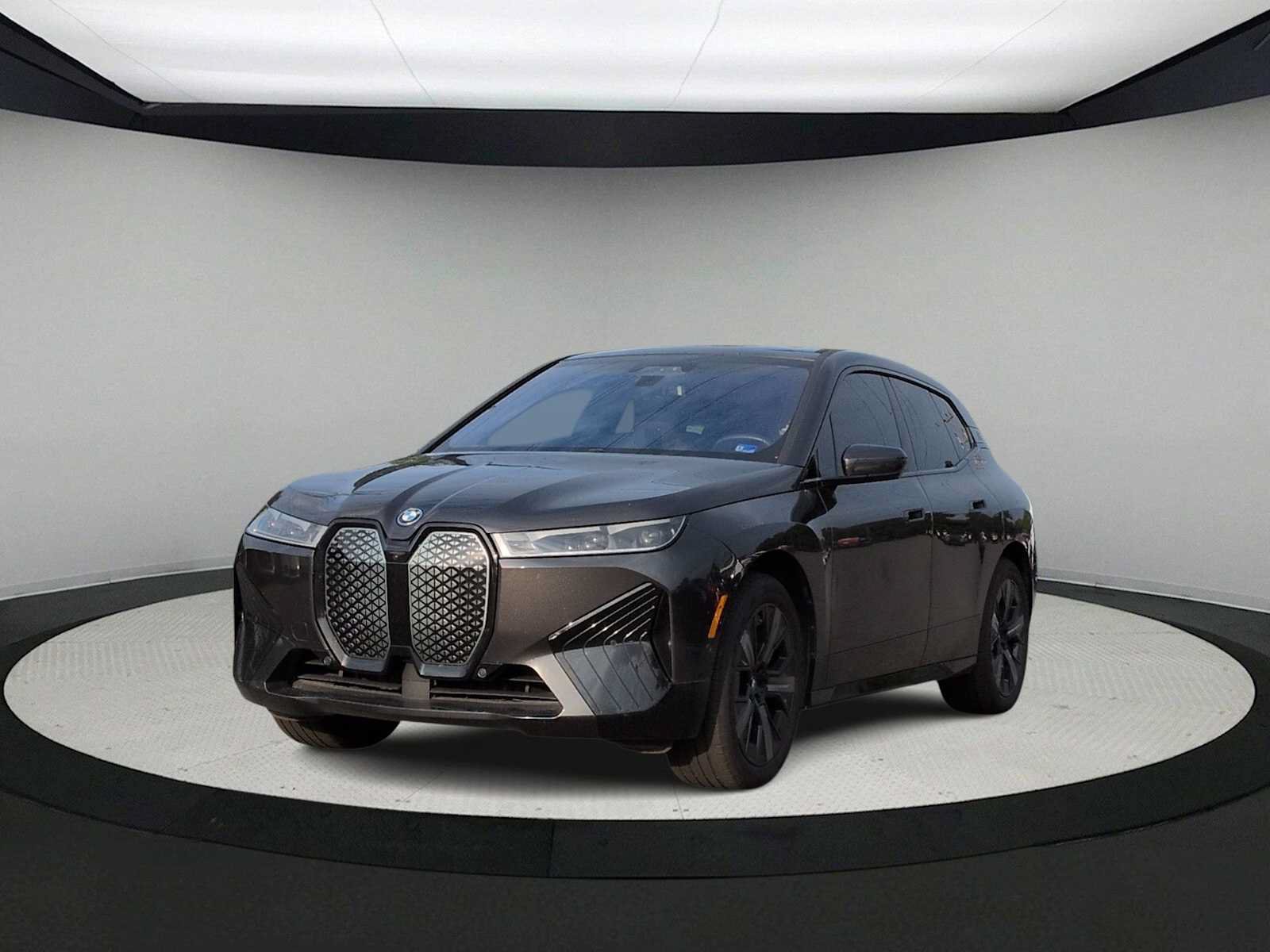 Used 2024 BMW iX xDrive50 w/ Premium Package AWD/4WD image 4