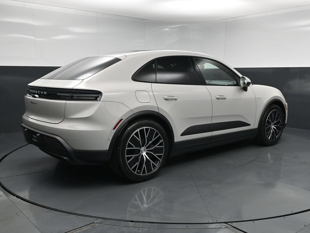 New 2026 Porsche Macan 4 Electric AWD/4WD image 16