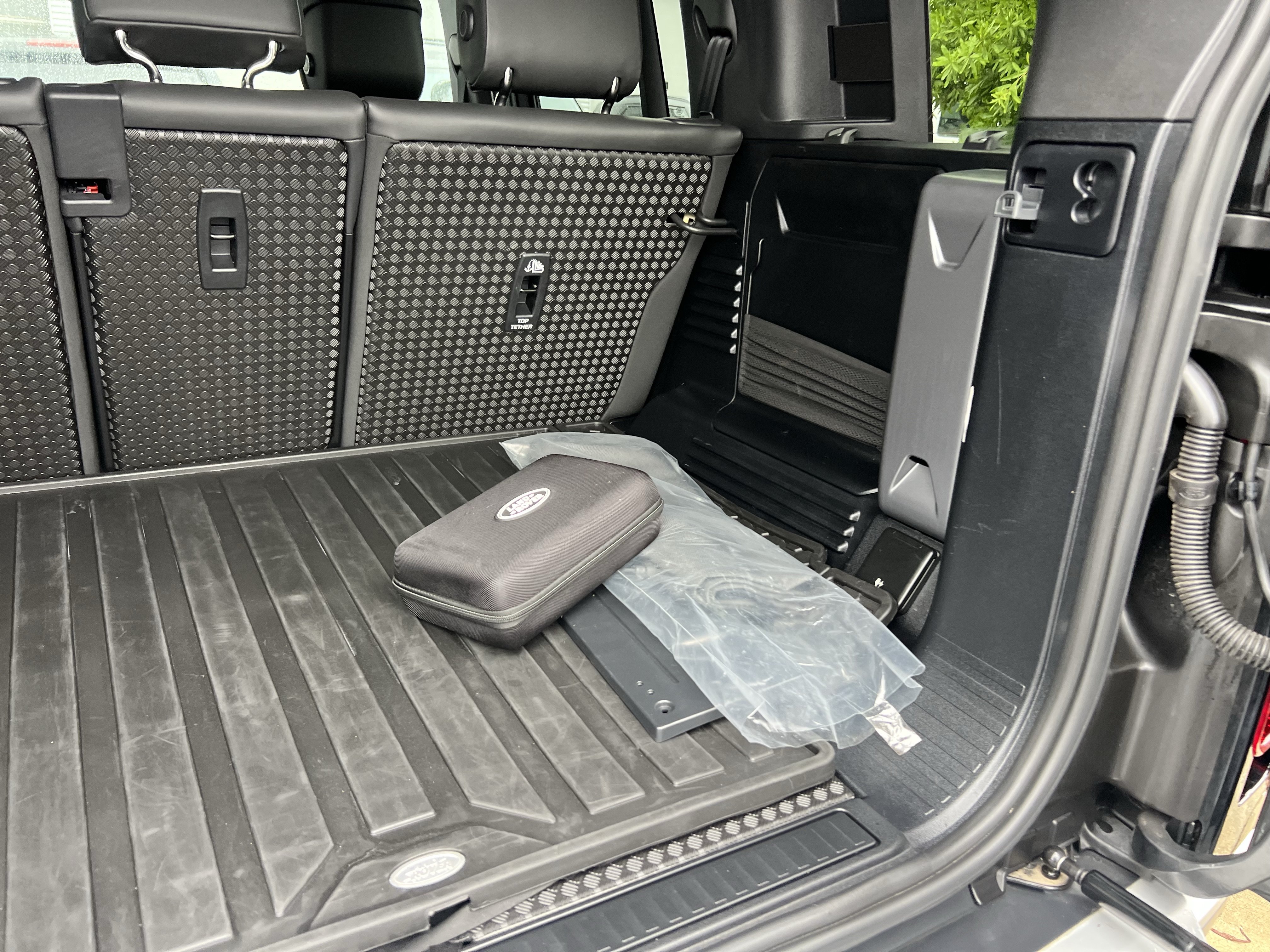 Used 2025 Land Rover Defender 110 S AWD/4WD image 37