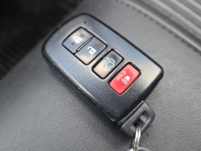 Used 2018 Toyota Highlander SE image 24