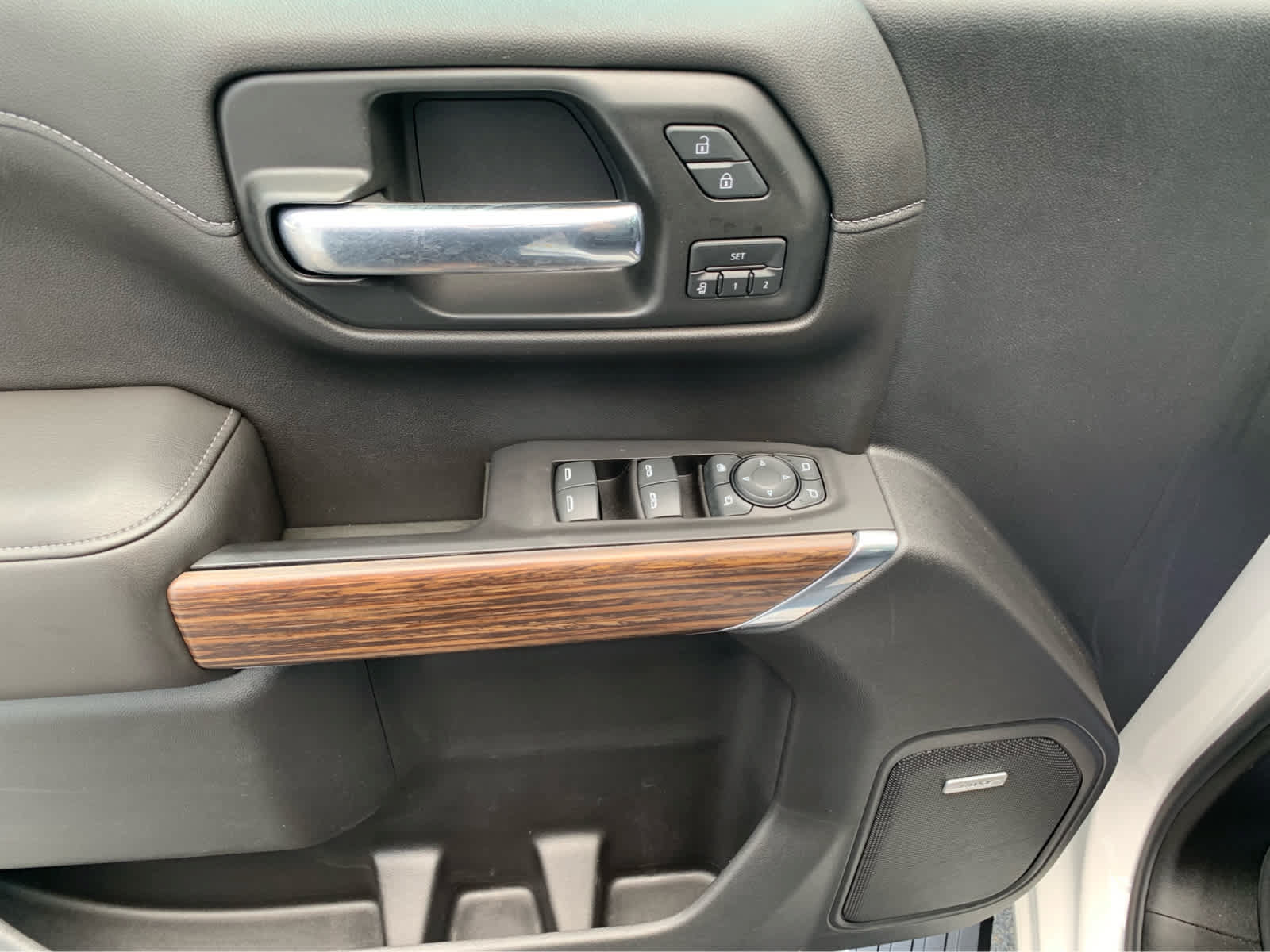 Used 2019 Chevrolet Silverado 1500 High Country w/ Technology Package AWD/4WD image 12
