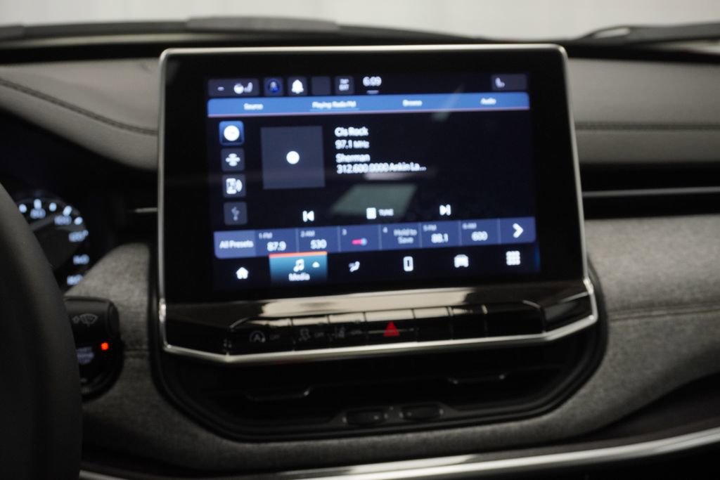 Used 2023 Jeep Compass Latitude w/ Sun and Sound Group AWD/4WD image 32