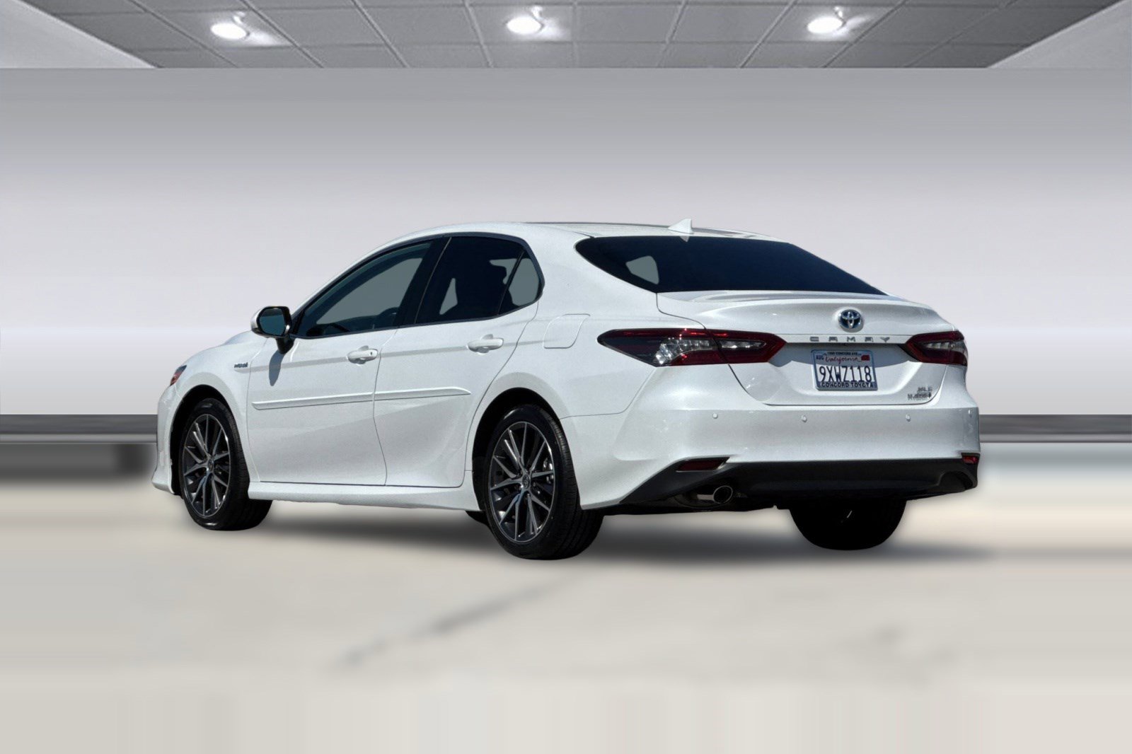 Used 2021 Toyota Camry XLE w/ Navigation Upgrade Package FWD image 7