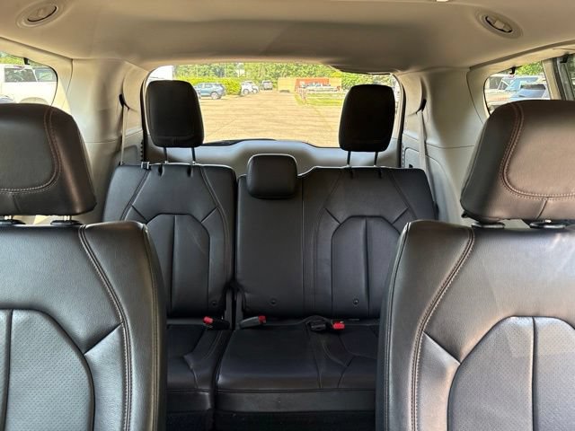 Used 2018 Chrysler Pacifica Touring-L w/ Premium Audio Group FWD image 8