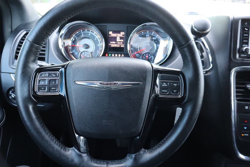 Used 2015 Chrysler Town & Country S w/ Driver Convenience Group FWD image 6