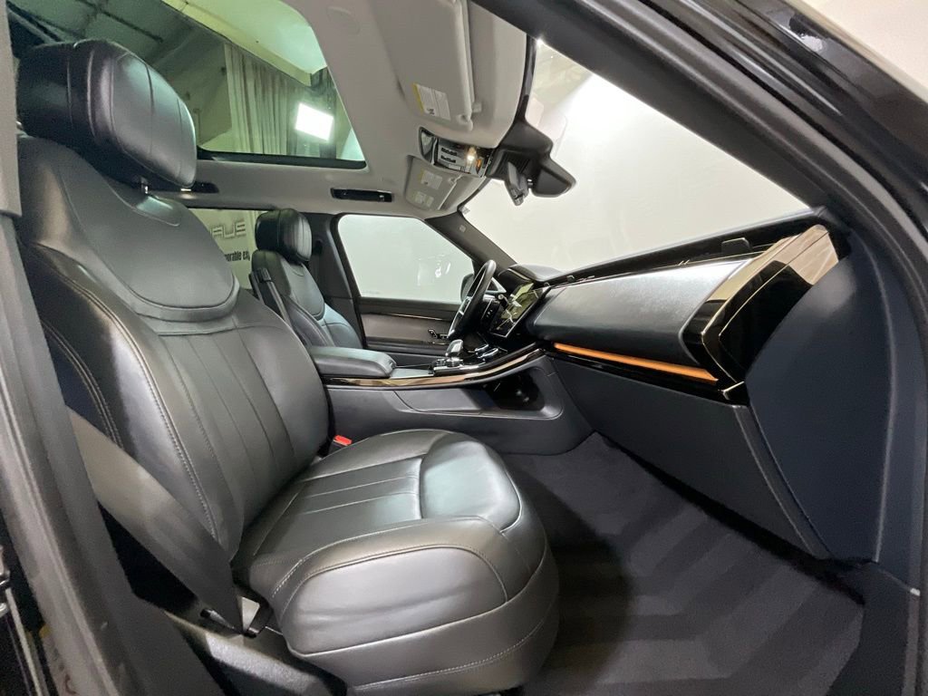 Used 2023 Land Rover Range Rover Sport SE image 29