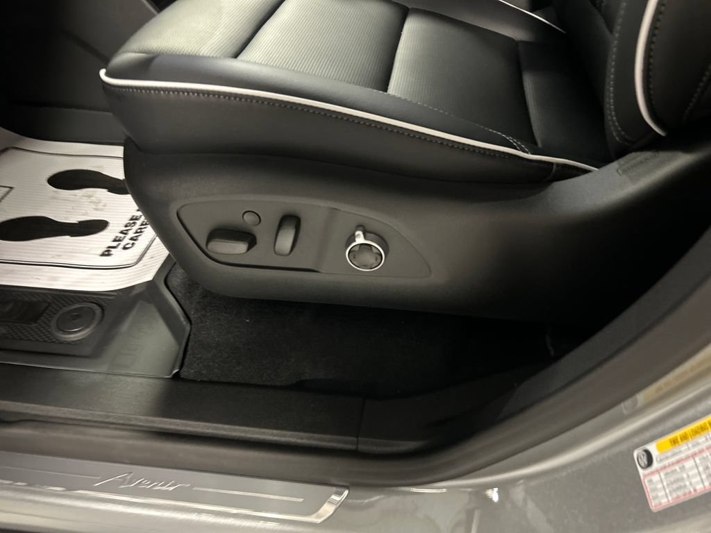 New 2026 Buick Enclave Avenir w/ Super Cruise Package AWD/4WD image 11