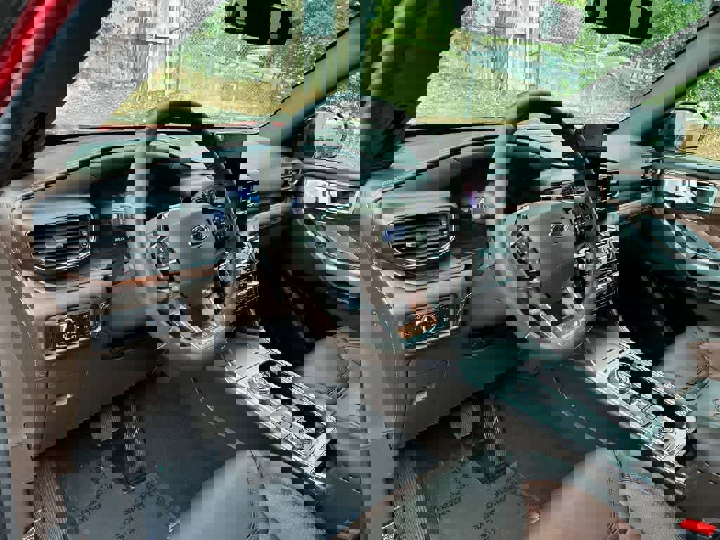 Used 2024 Ford Explorer King Ranch w/ Technology Package AWD/4WD image 2