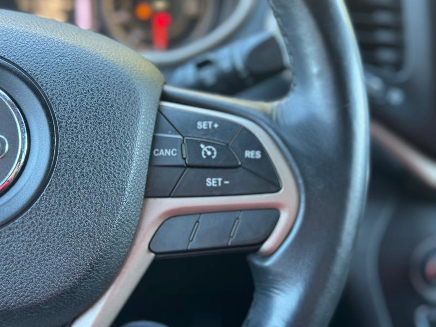 Used 2016 Jeep Cherokee Latitude w/ Safety/Convenience Group image 21