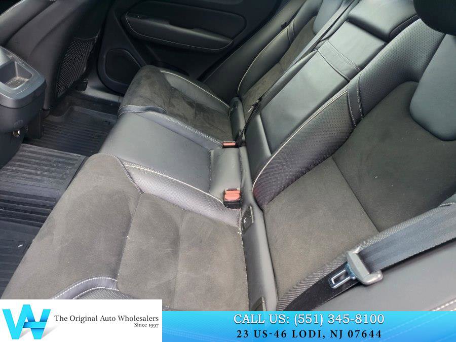 Used 2018 Volvo XC60 T6 R-Design w/ Convenience Package image 16