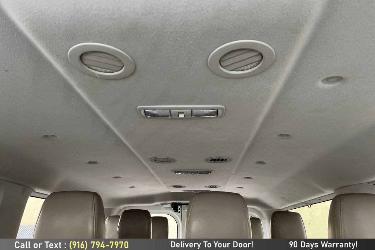 Used 2013 Nissan NV 3500 SL w/ Technology Pkg image 28