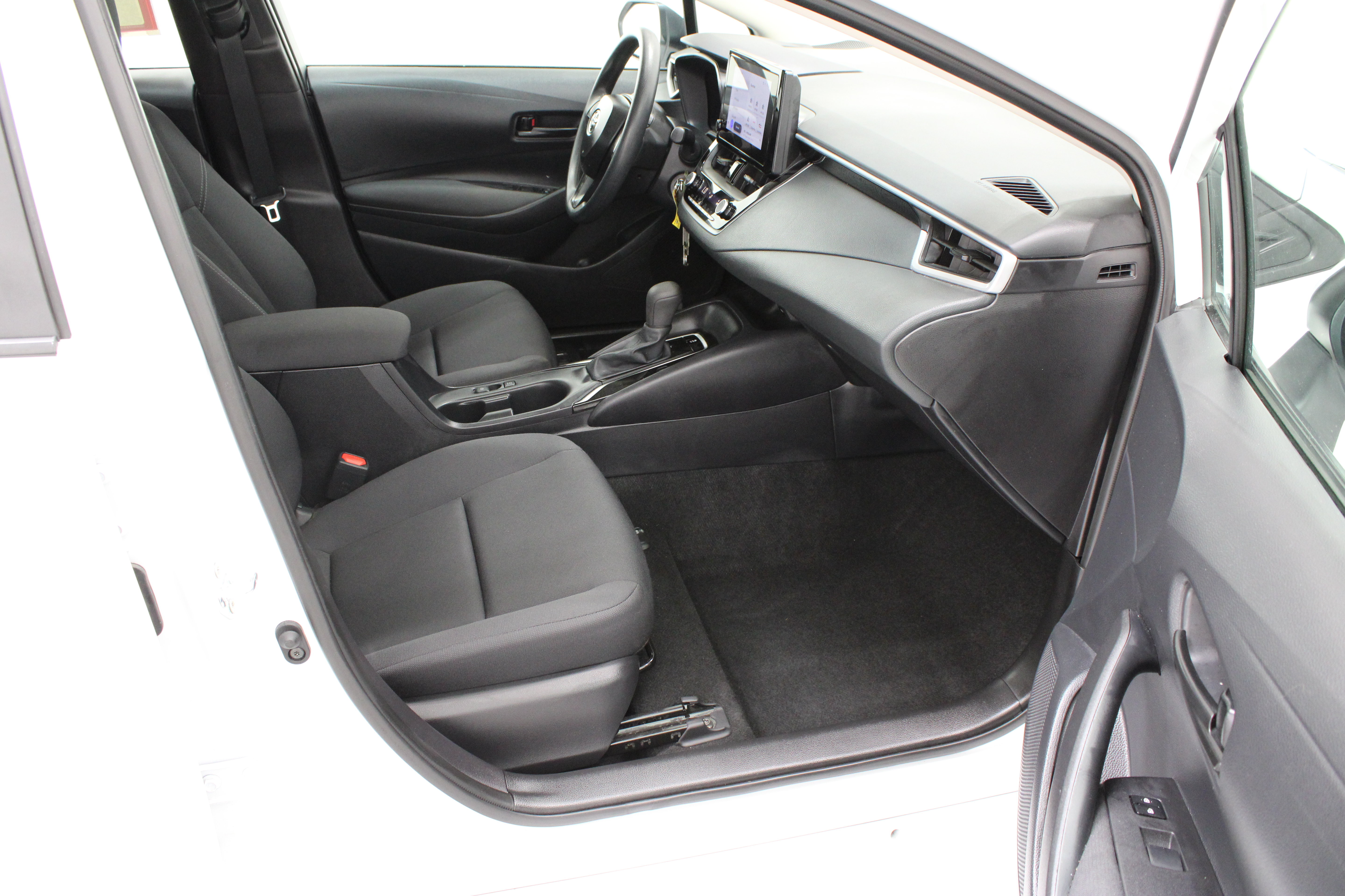 Certified 2026 Toyota Corolla LE FWD image 34