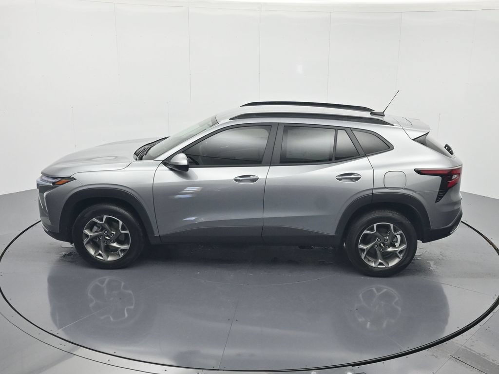 Certified 2025 Chevrolet Trax LT FWD image 35