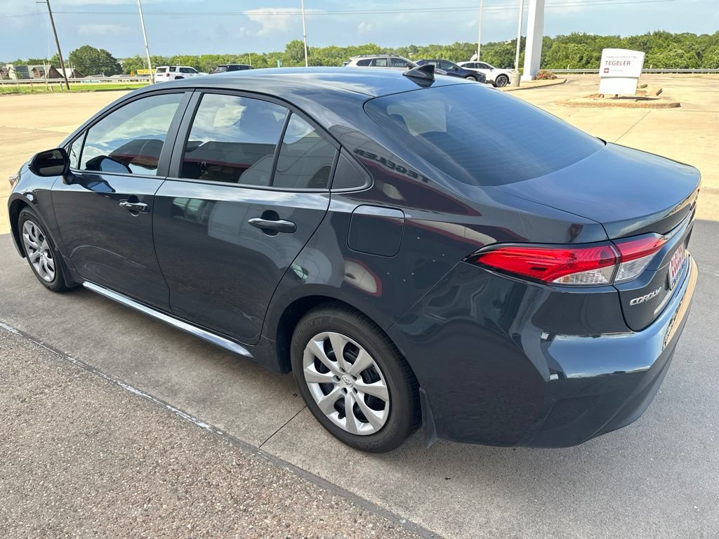 Used 2026 Toyota Corolla LE FWD image 5