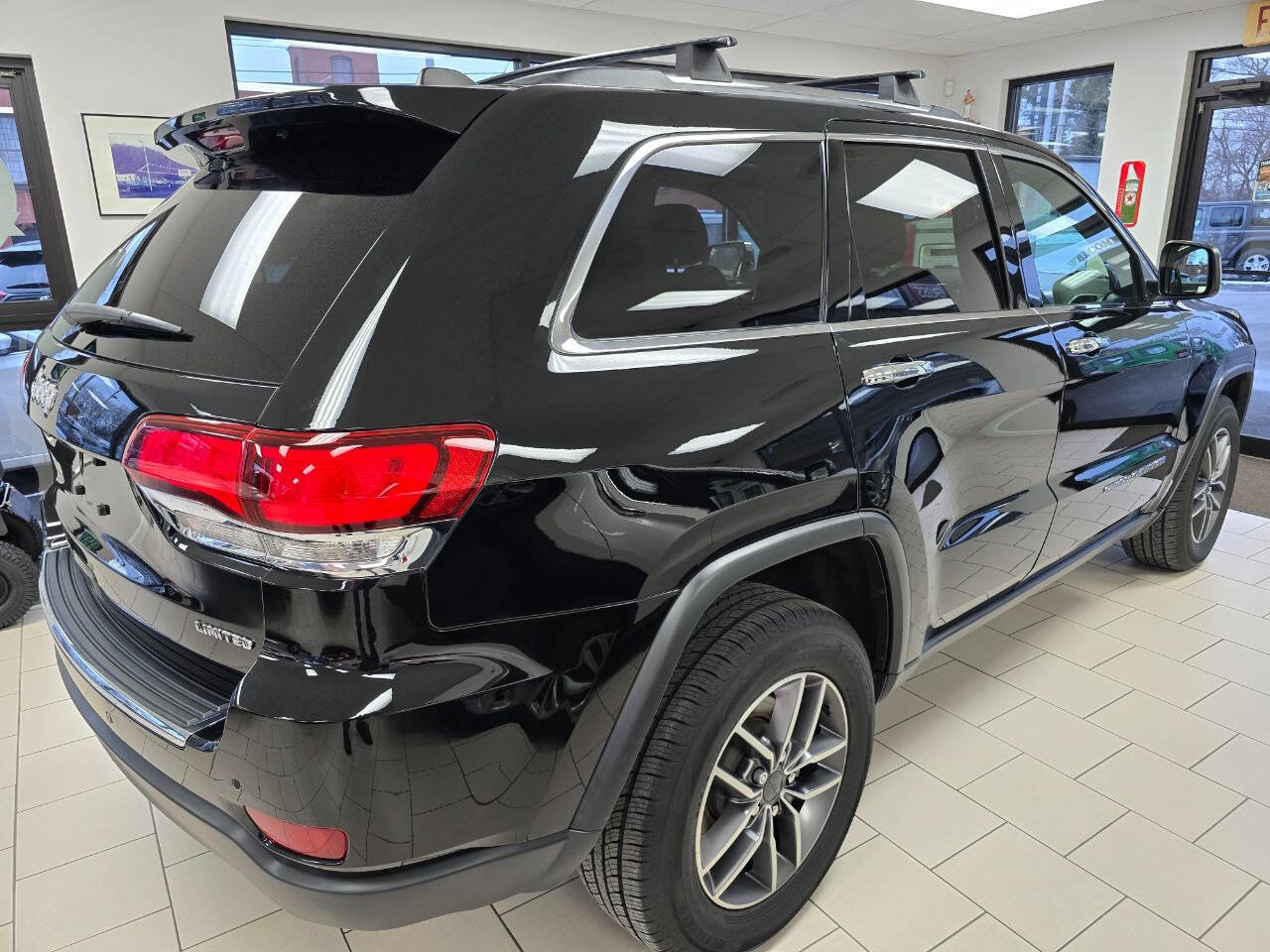 Used 2021 Jeep Grand Cherokee Limited AWD/4WD image 14