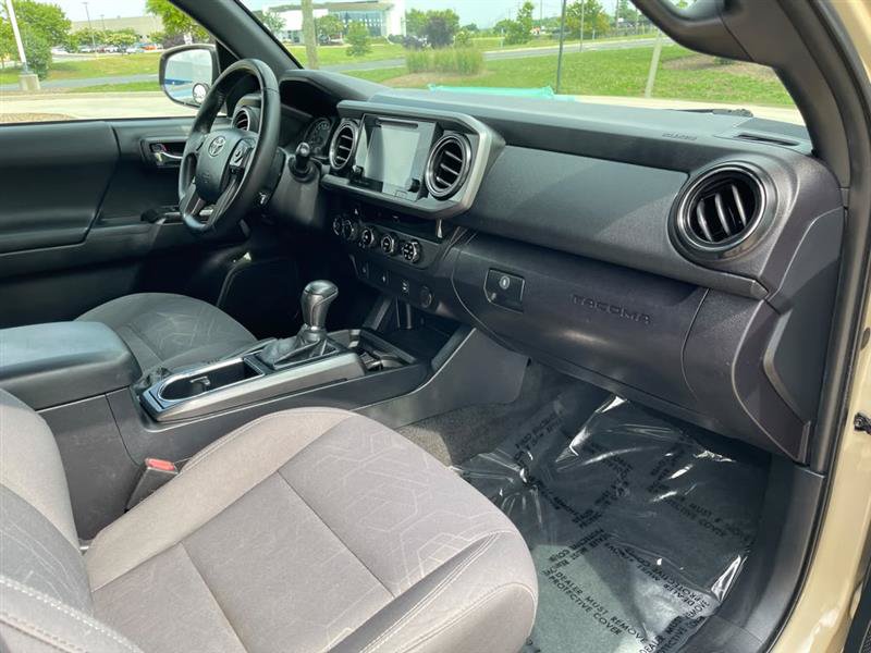 Used 2017 Toyota Tacoma TRD Off-Road w/ Tow Package (A/T) AWD/4WD image 91