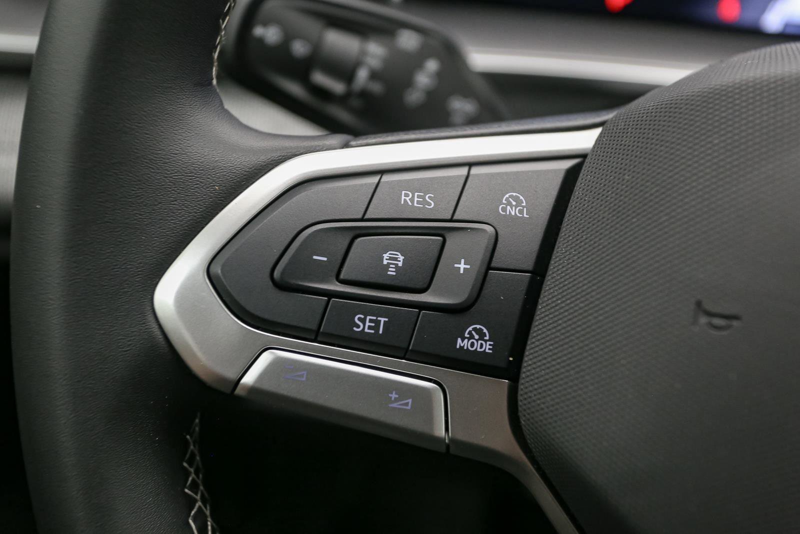 Used 2025 Volkswagen Tiguan S image 33