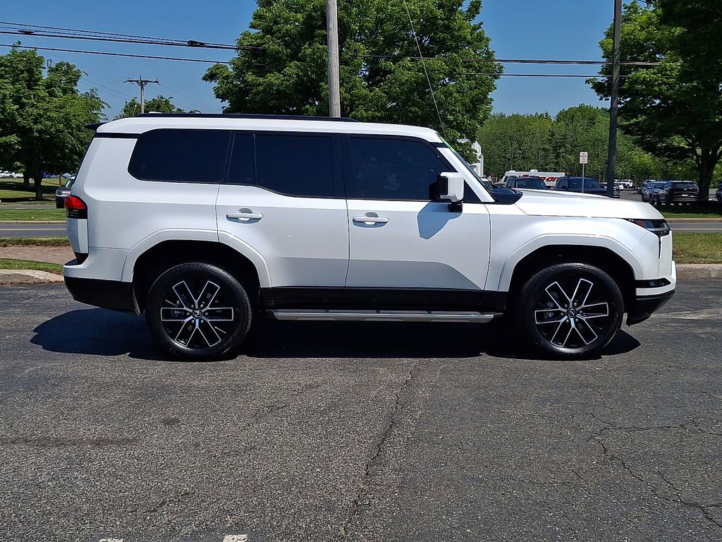 Used 2025 Lexus GX 550 w/ Accessory Package (2T) AWD/4WD image 10