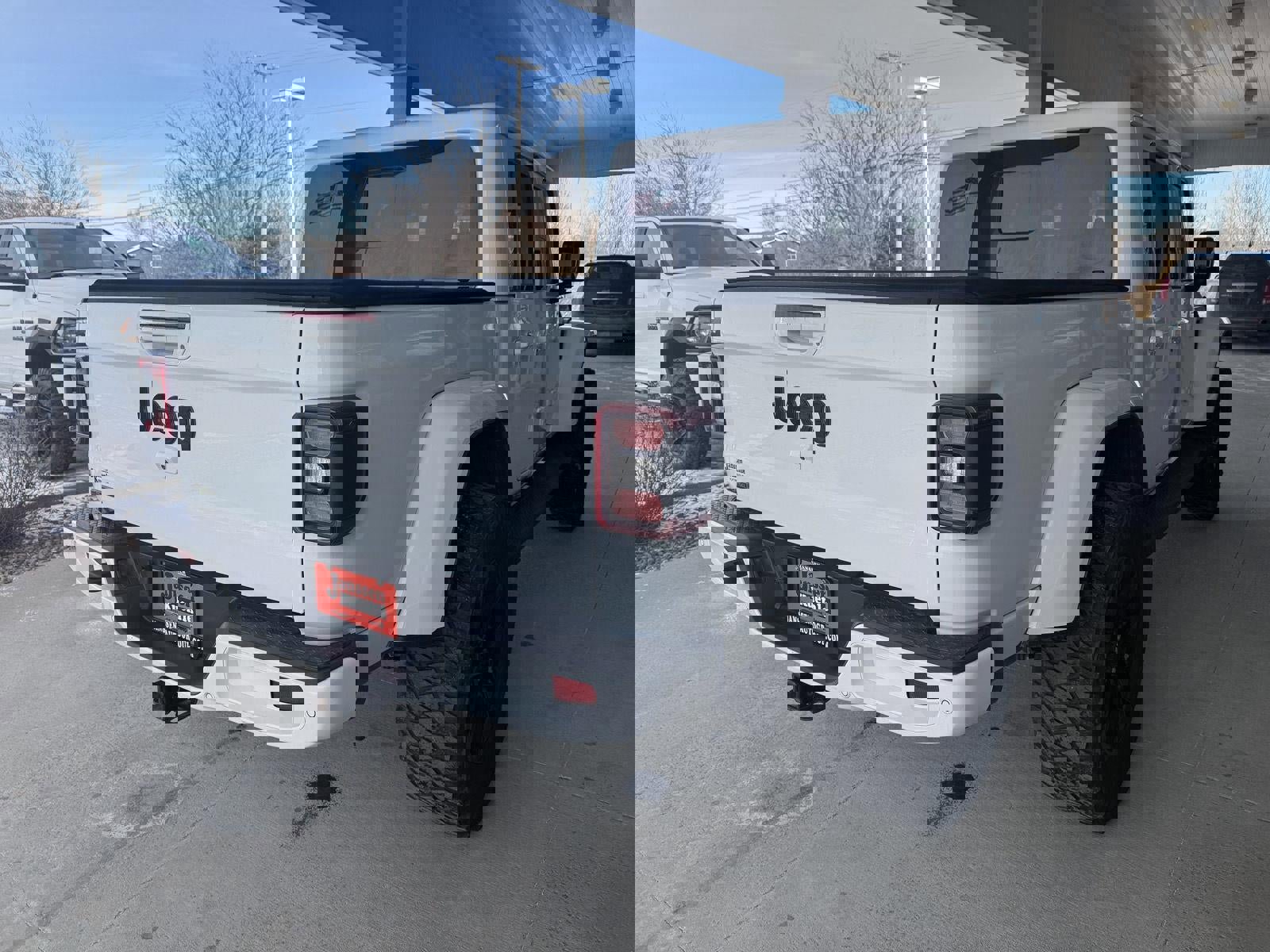 Used 2021 Jeep Gladiator Overland image 3