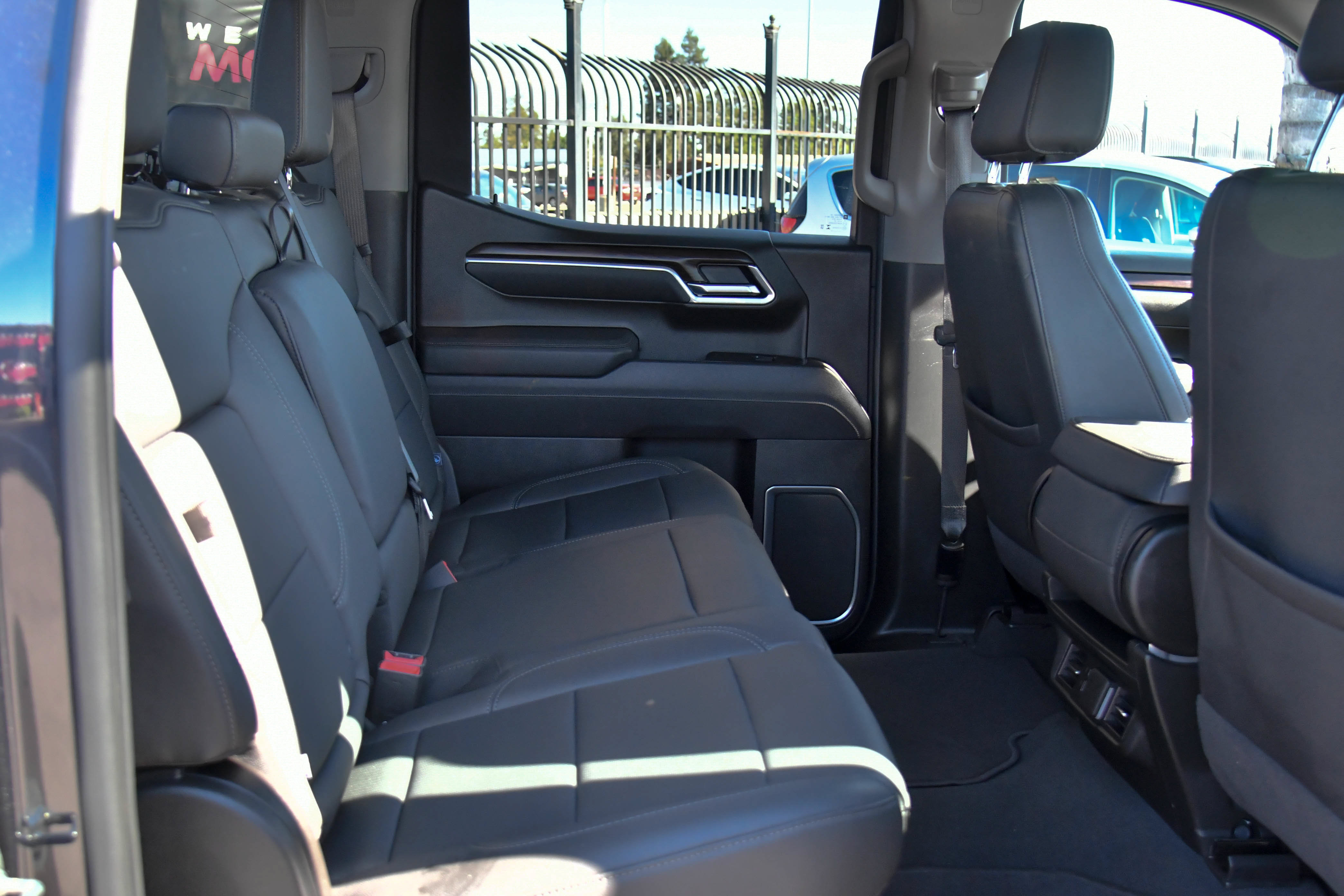 Used 2025 GMC Sierra 1500 SLT AWD/4WD image 48