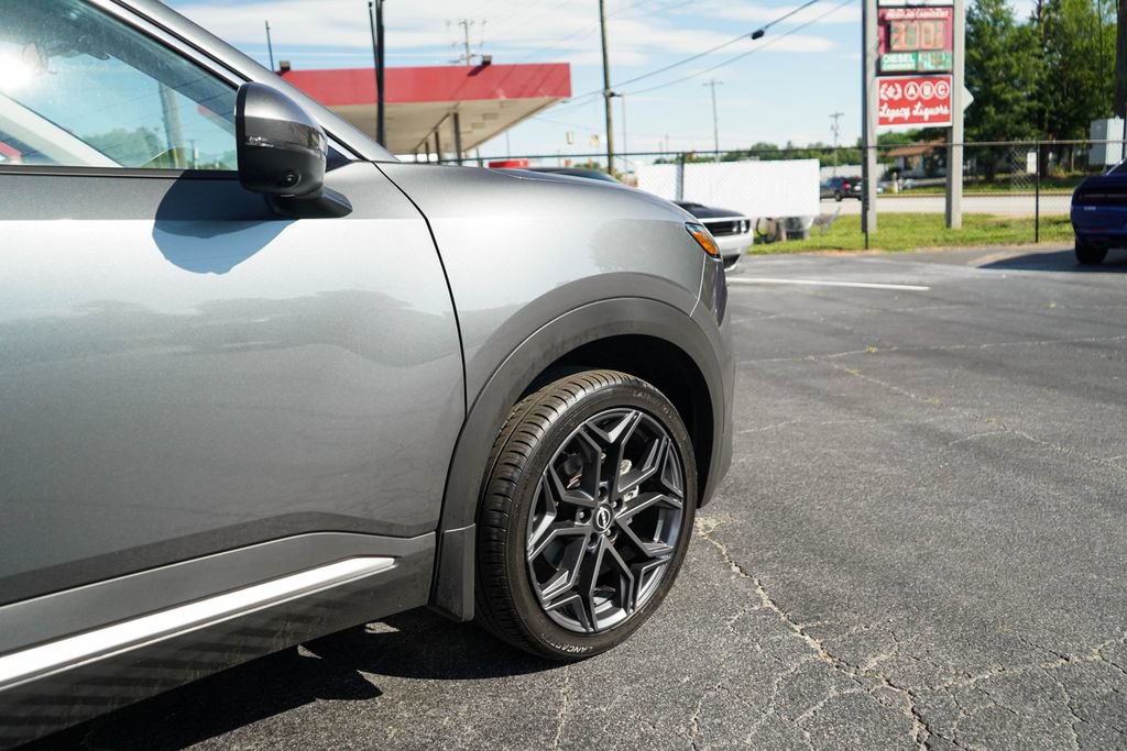 Used 2025 Nissan Kicks SR w/ SR Premium Package AWD/4WD image 18