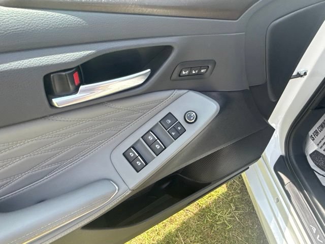 Used 2019 Toyota Avalon Limited FWD image 10