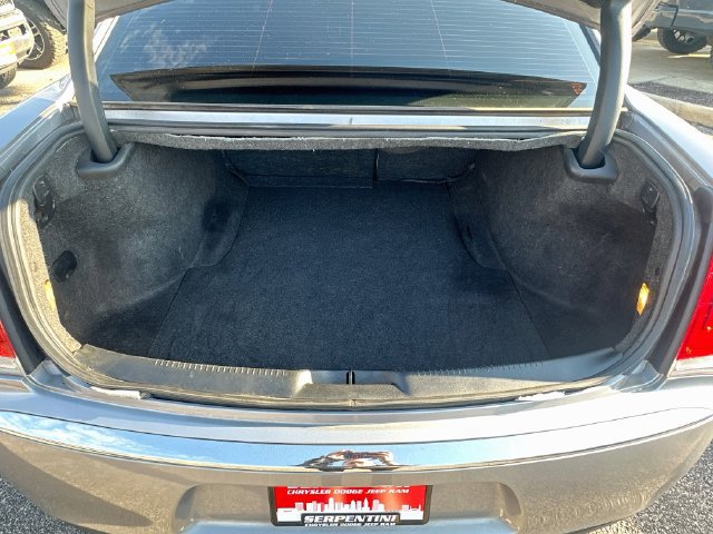 Used 2018 Chrysler 300 Limited RWD image 25