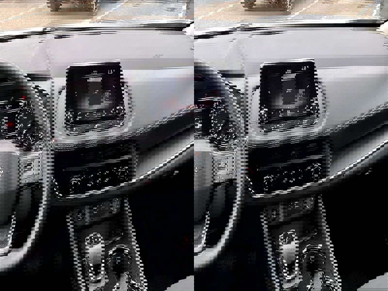 Used 2025 Nissan Rogue S image 18