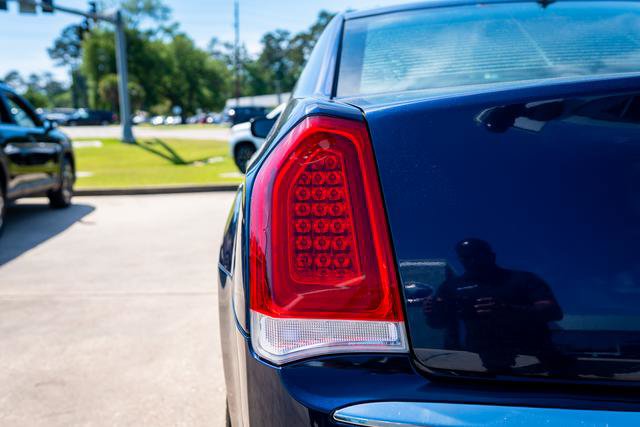 Used 2017 Chrysler 300 C RWD image 16