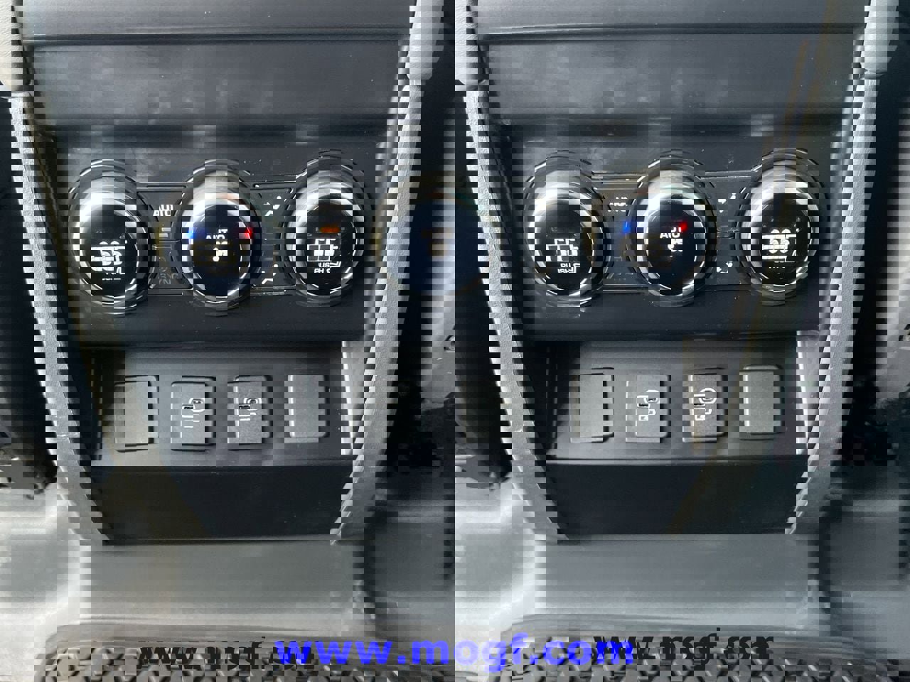 Used 2023 Land Rover Defender 110 X-Dynamic SE image 20