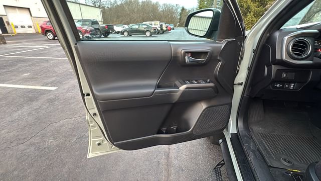 Used 2022 Toyota Tacoma TRD Off-Road image 11