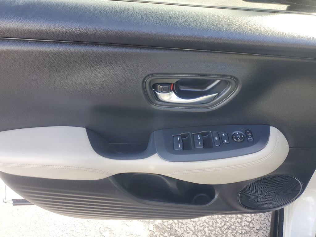 Used 2023 Honda HR-V LX image 17