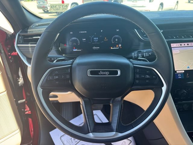 Used 2023 Jeep Grand Cherokee Limited w/ Luxury Tech Group II AWD/4WD image 4