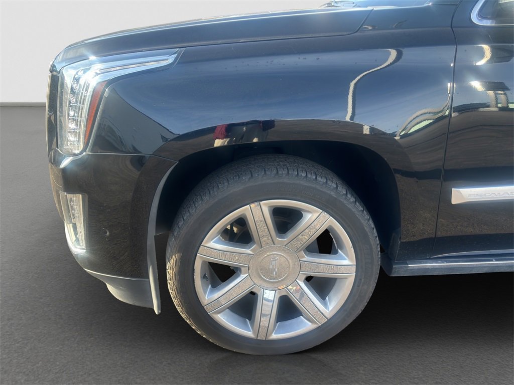 Used 2020 Cadillac Escalade Premium Luxury image 4