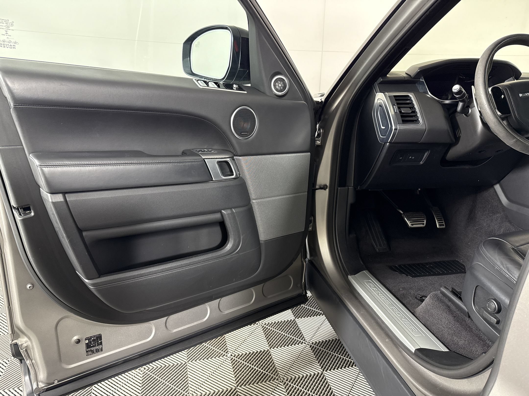 Used 2021 Land Rover Range Rover Sport HST AWD/4WD image 5