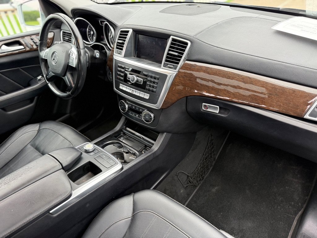 Used 2016 Mercedes-Benz GL 450 4MATIC image 17