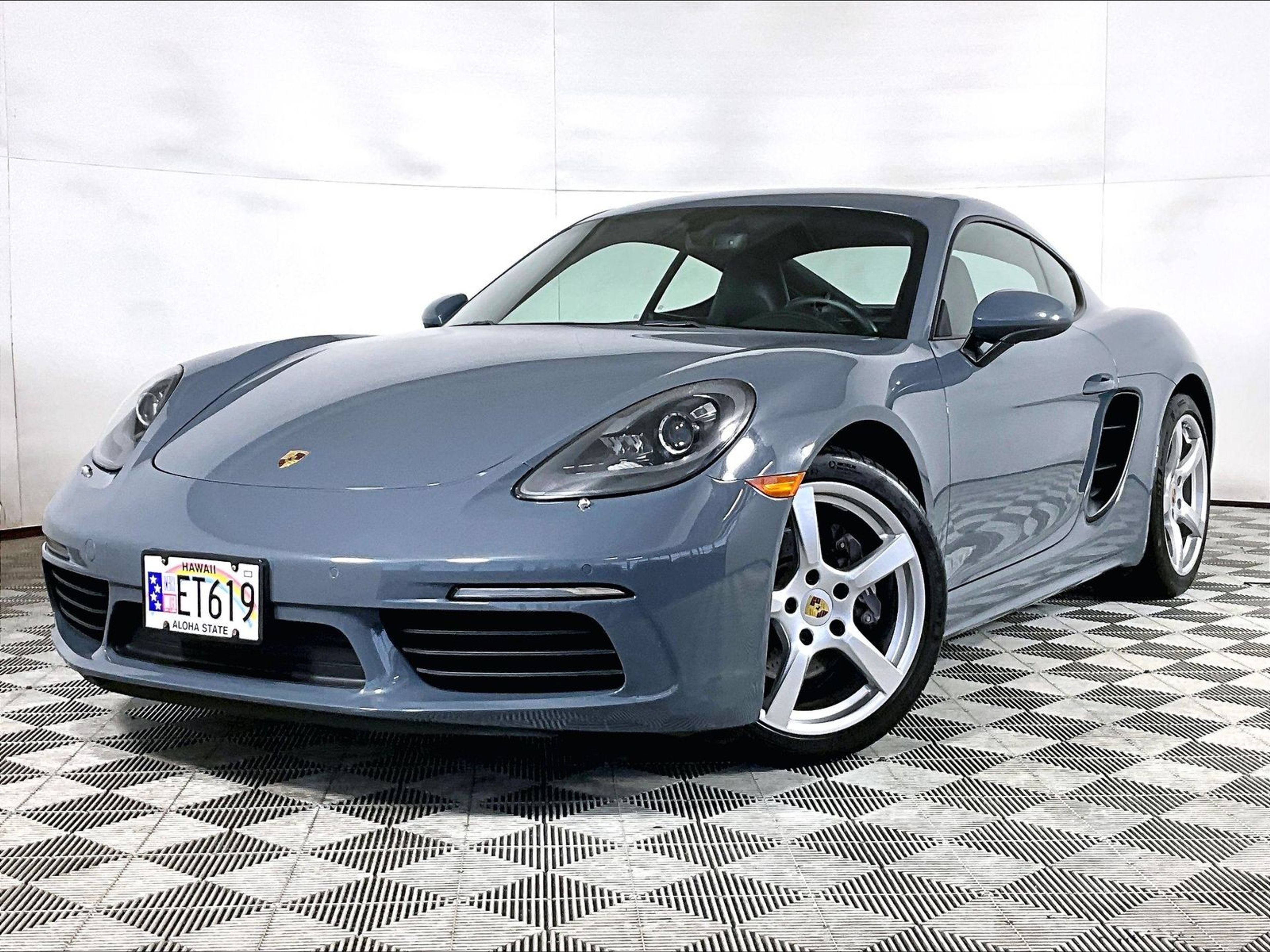 Certified 2018 Porsche 718 Cayman RWD image 1
