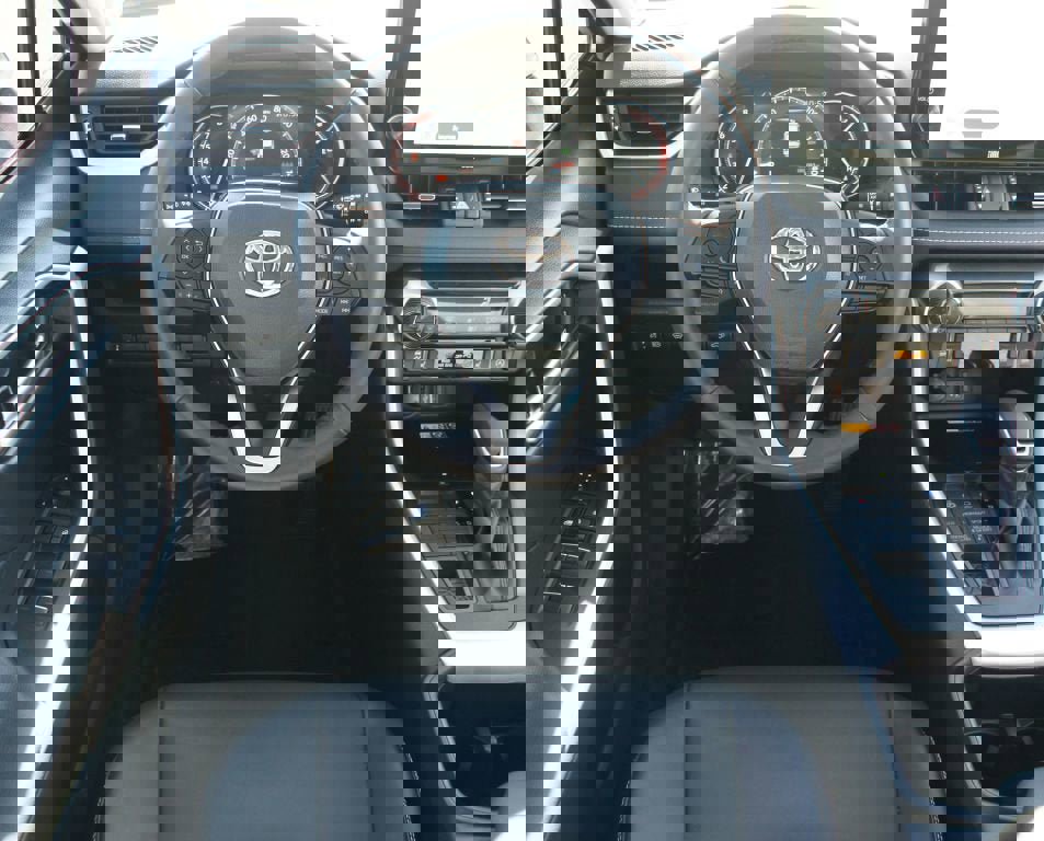 Used 2025 Toyota RAV4 XLE Premium image 5