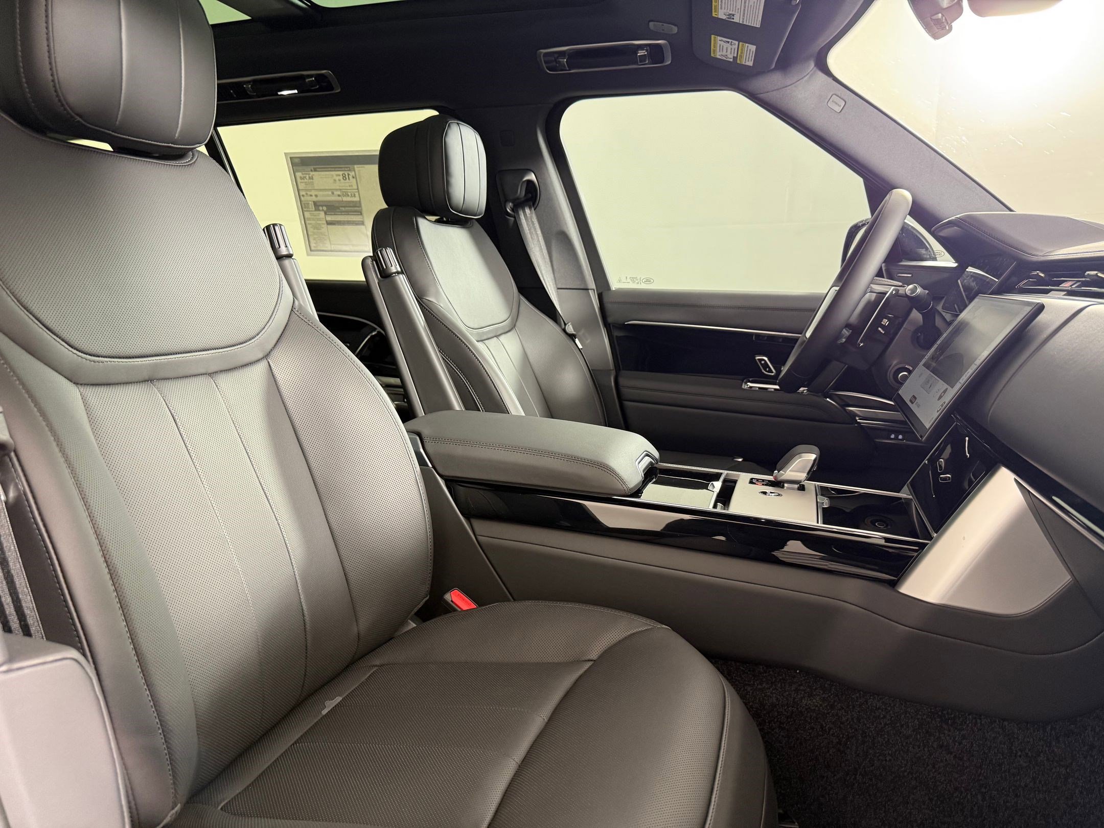 New 2026 Land Rover Range Rover Long Wheelbase SE image 26