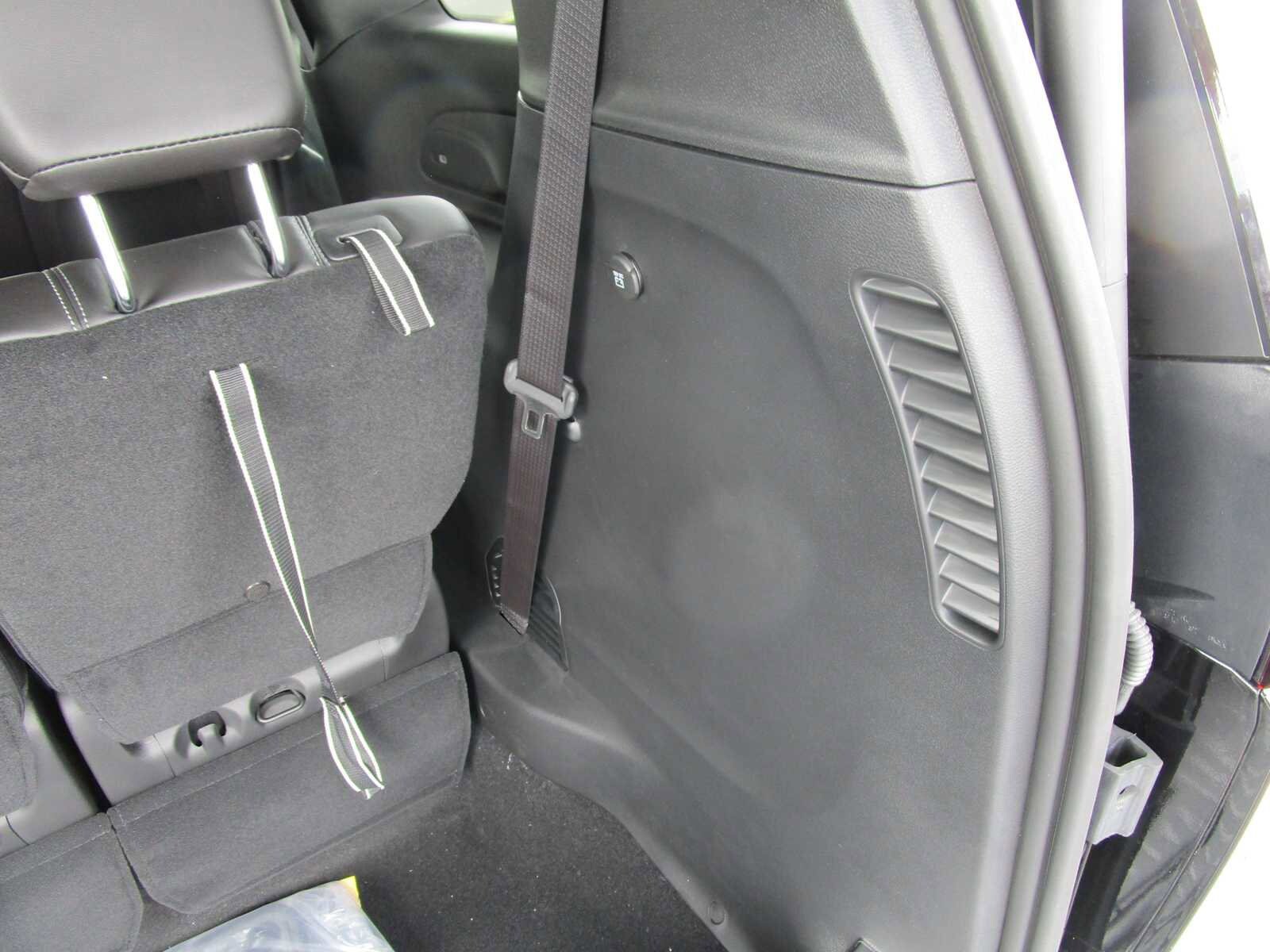 New 2026 Chrysler Pacifica Select FWD image 12