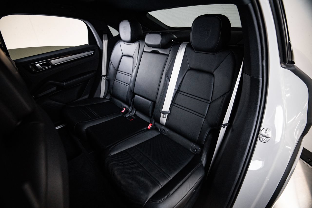 Certified 2023 Porsche Cayenne Platinum Edition AWD/4WD image 24