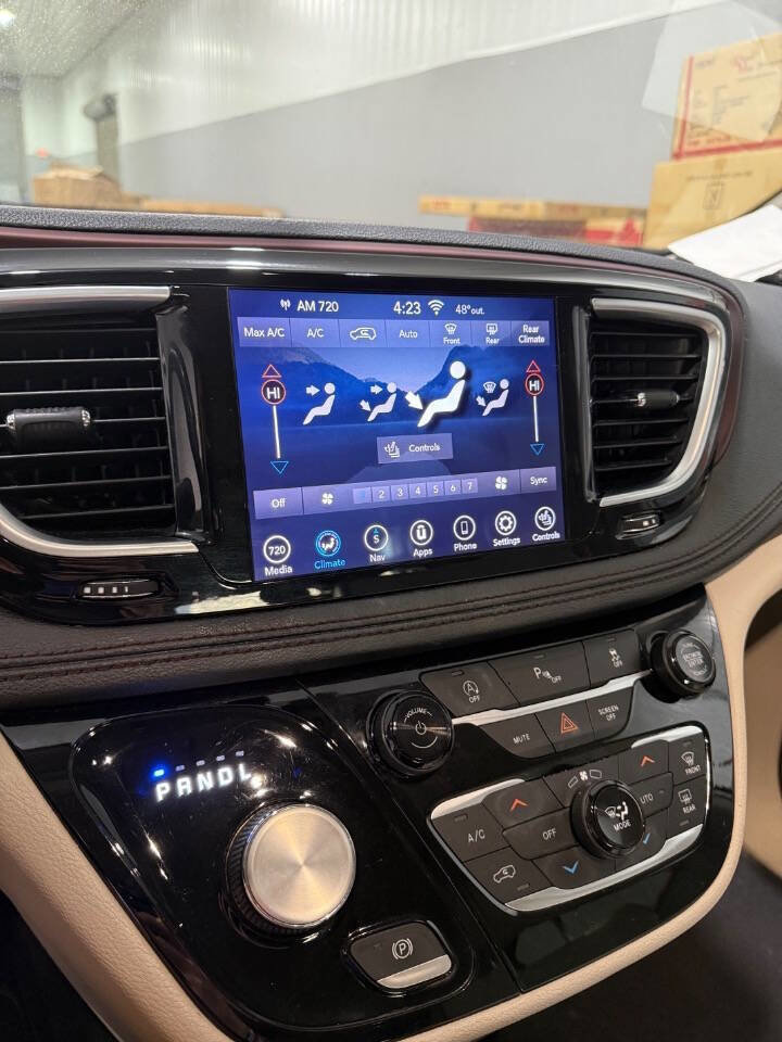Used 2020 Chrysler Pacifica Limited FWD image 8