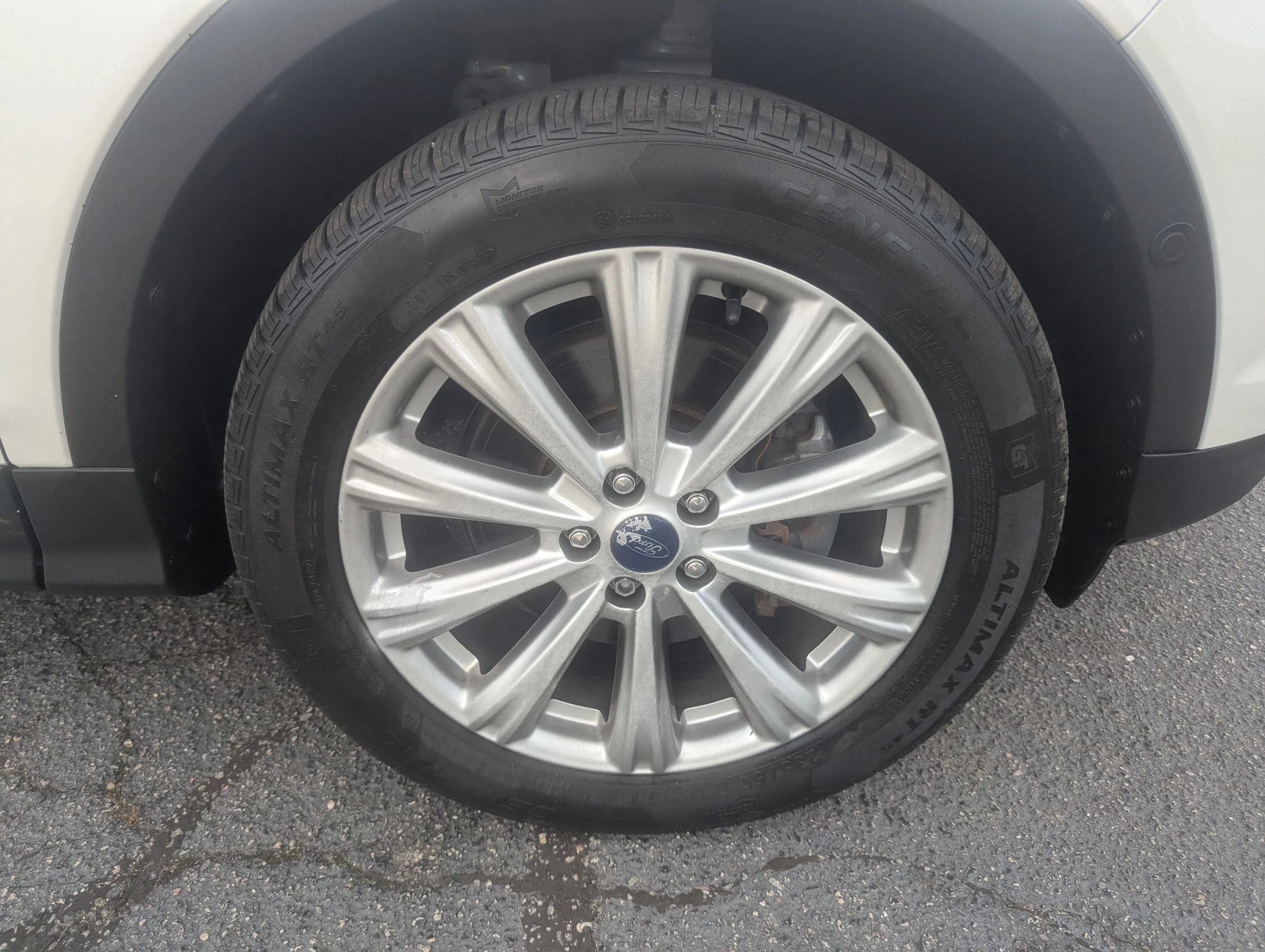 Used 2018 Ford Escape Titanium w/ Ford Safe & Smart Package AWD/4WD image 21