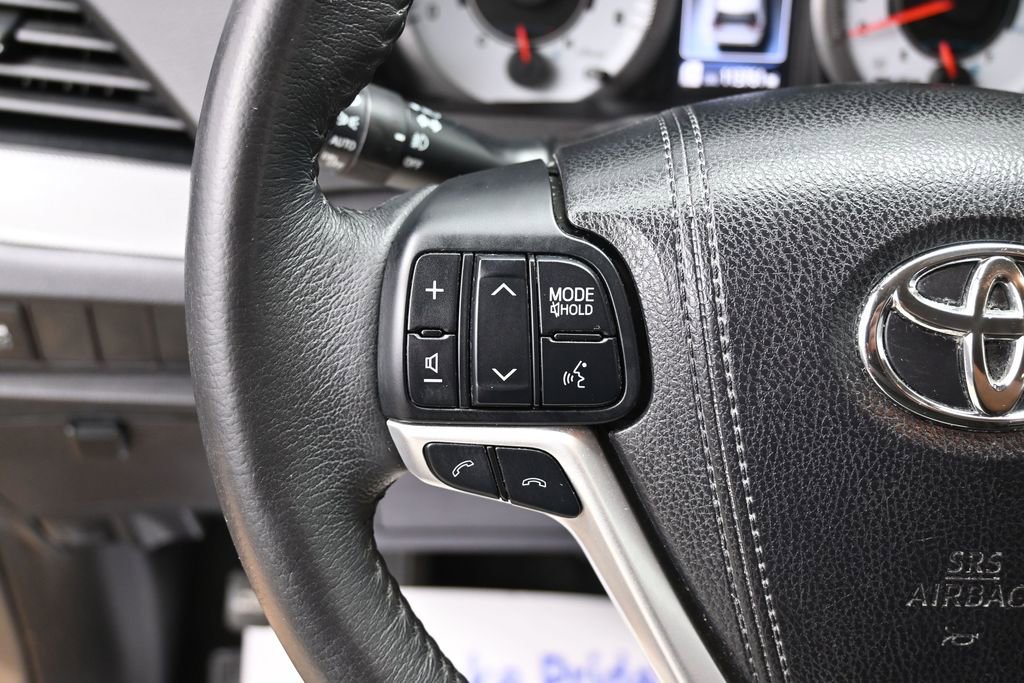 Used 2018 Toyota Sienna SE FWD image 21