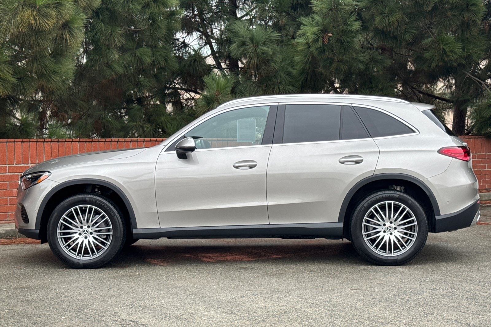 Used 2023 Mercedes-Benz GLC 300 4MATIC image 7