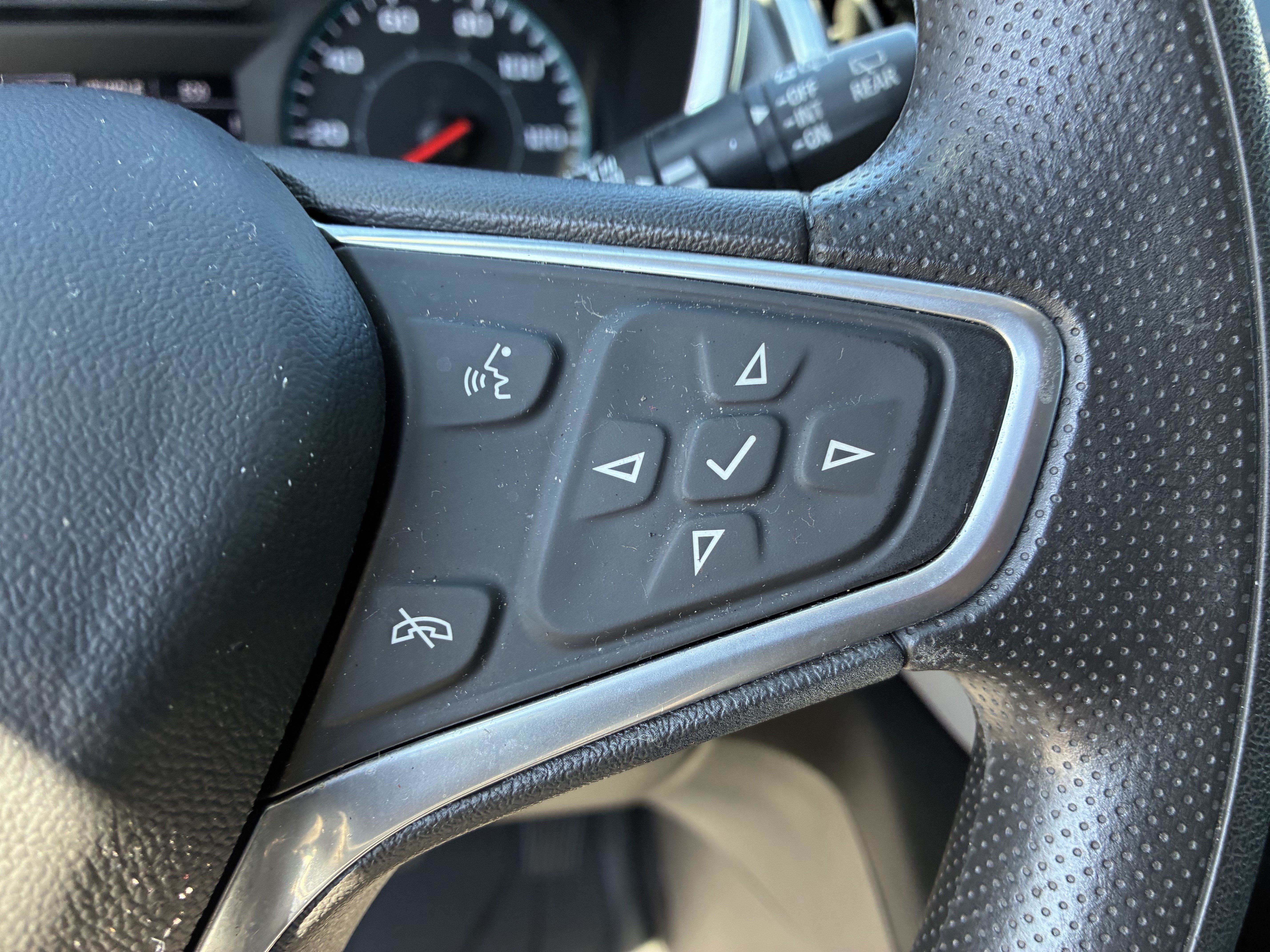 Used 2023 Chevrolet Equinox LS FWD image 28