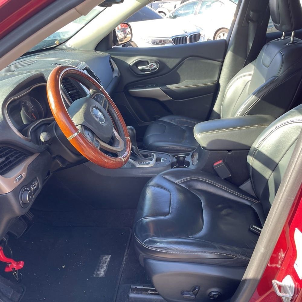 Used 2017 Jeep Cherokee Limited image 5